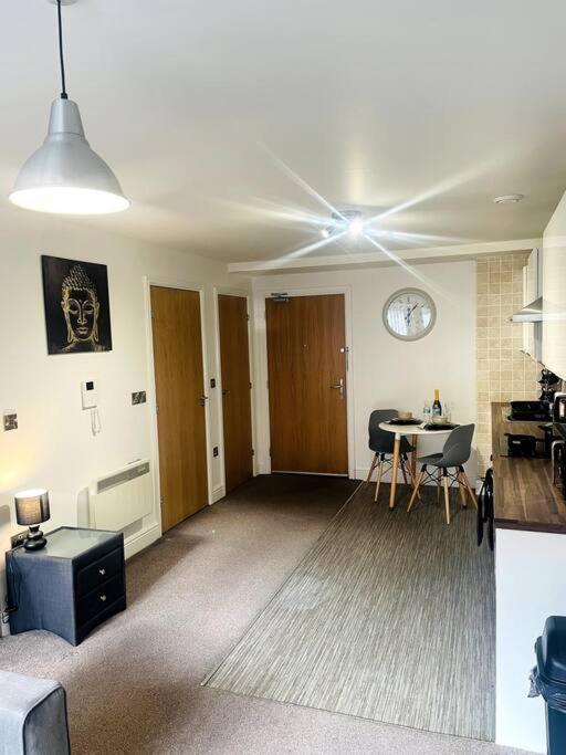 #215 1 Bed Serviced Apartment Derby Exterior foto